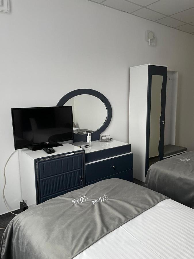 Hotel Daly Ploieşti Exteriör bild